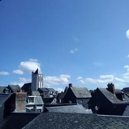 Dans Le Centre Historique Проживание в семье