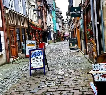 Dans Le Centre Historique Понт-Одемер